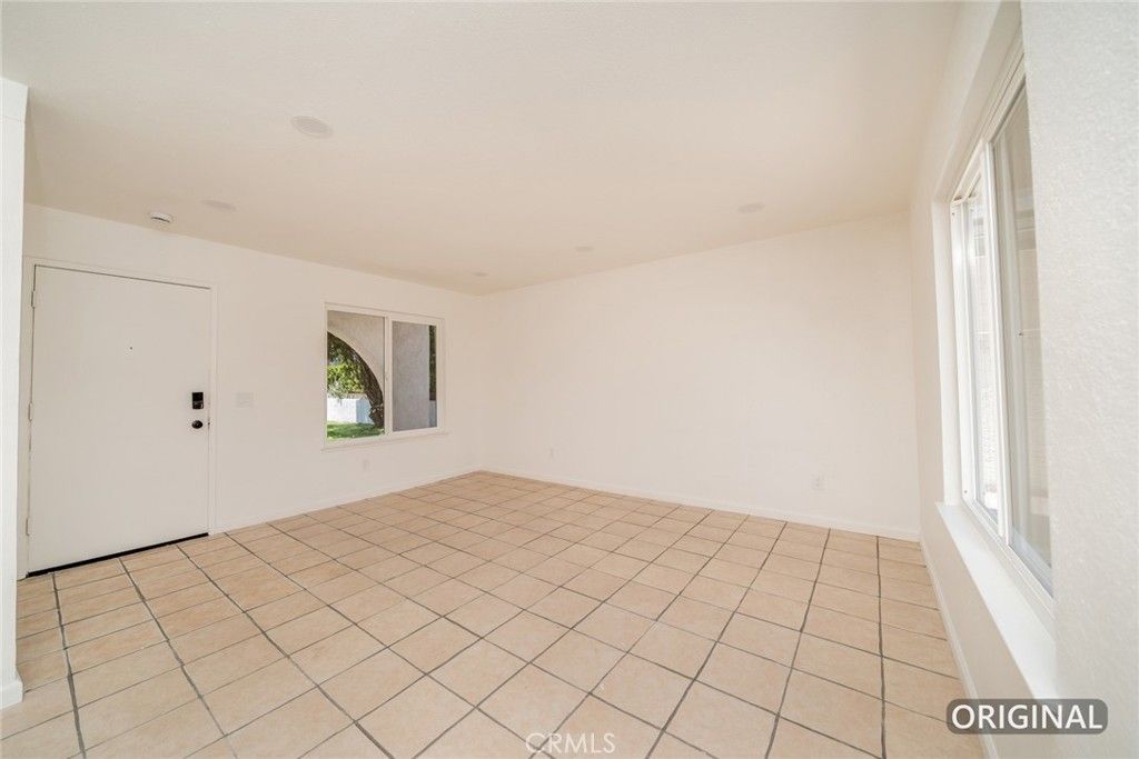 Image 7 of property listing at 6239 Woodpine Avenue, San Bernardino, CA 92407