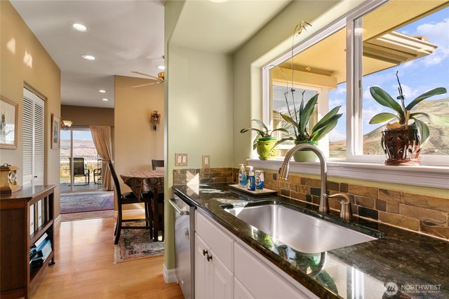 735 Castle Heights Drive, Wenatchee, WA 98801