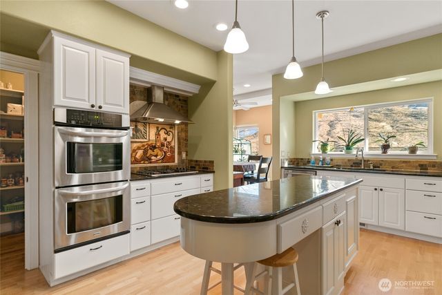 735 Castle Heights Drive, Wenatchee, WA 98801