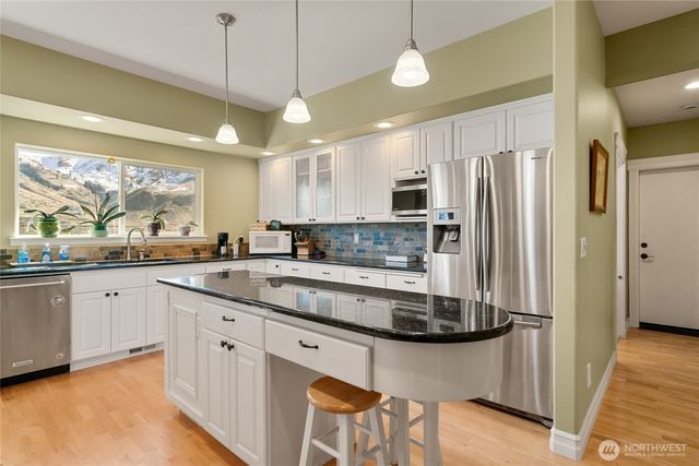 735 Castle Heights Drive, Wenatchee, WA 98801