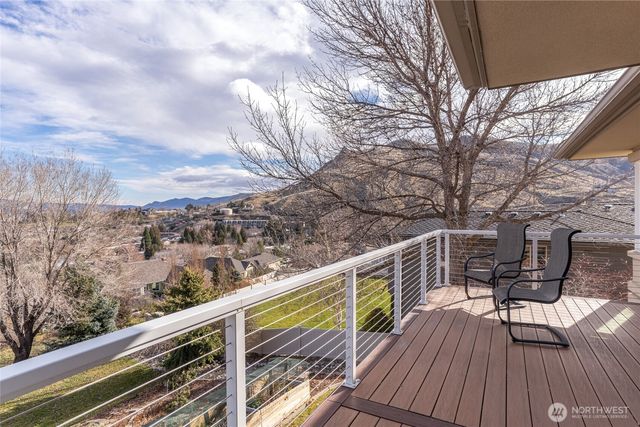 735 Castle Heights Drive, Wenatchee, WA 98801