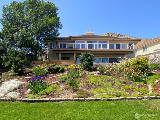 735 Castle Heights Drive, Wenatchee, WA 98801