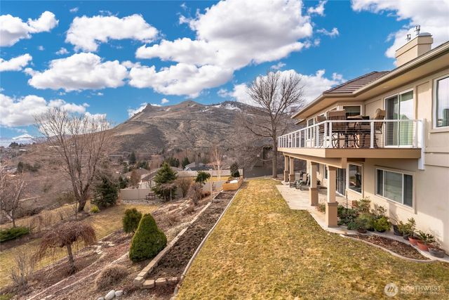 735 Castle Heights Drive, Wenatchee, WA 98801