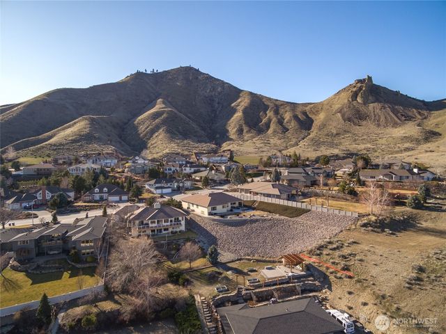 735 Castle Heights Drive, Wenatchee, WA 98801