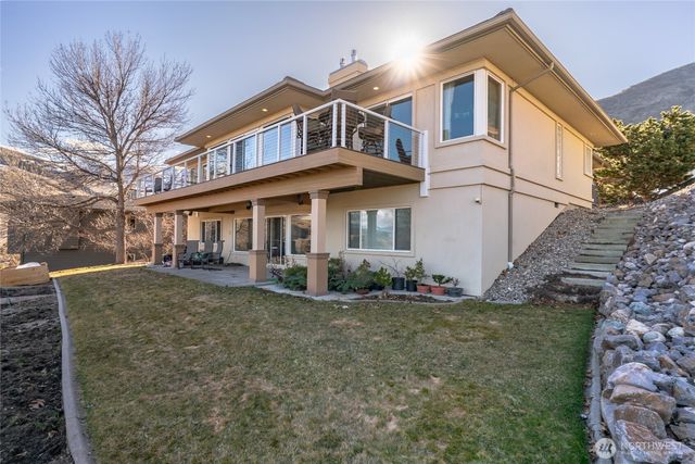 735 Castle Heights Drive, Wenatchee, WA 98801