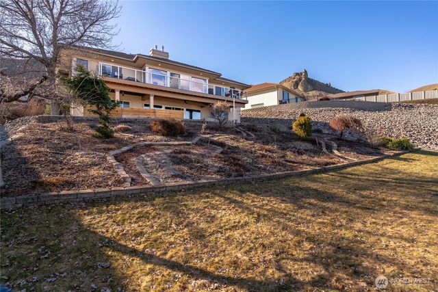 735 Castle Heights Drive, Wenatchee, WA 98801