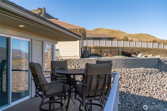 735 Castle Heights Drive, Wenatchee, WA 98801
