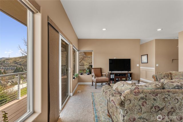 735 Castle Heights Drive, Wenatchee, WA 98801