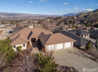 735 Castle Heights Drive, Wenatchee, WA 98801