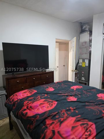4570 SW 39th St, West Park, FL 33023
