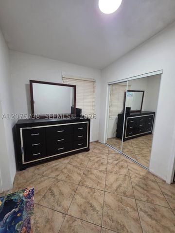 4570 SW 39th St, West Park, FL 33023