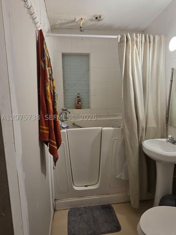 4570 SW 39th St, West Park, FL 33023