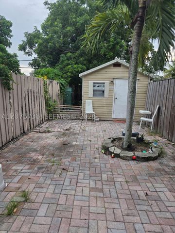 4570 SW 39th St, West Park, FL 33023