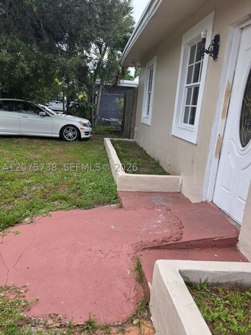 4570 SW 39th St, West Park, FL 33023