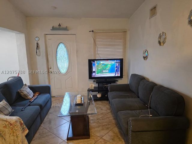 4570 SW 39th St, West Park, FL 33023