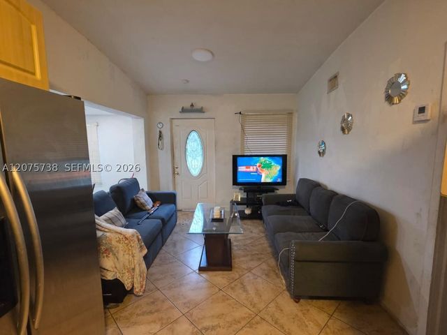 4570 SW 39th St, West Park, FL 33023