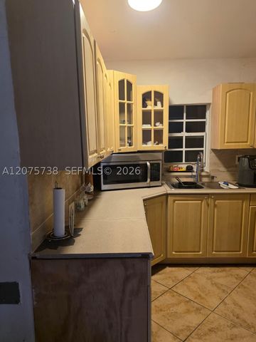 4570 SW 39th St, West Park, FL 33023