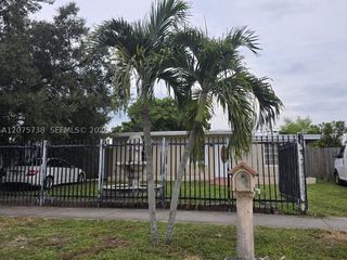 4570 SW 39th St, West Park, FL 33023