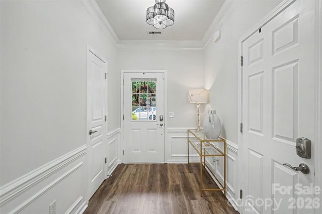 2447 Diplomat Lane, Charlotte, NC 28210