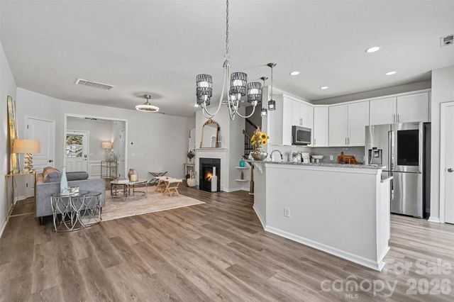 2447 Diplomat Lane, Charlotte, NC 28210