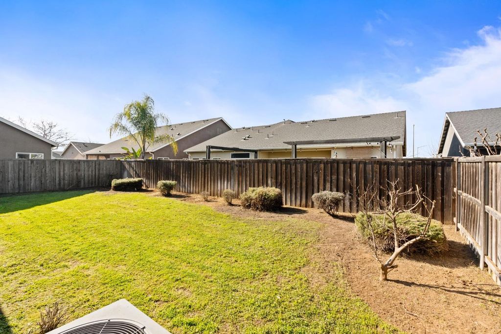 Image 27 of property listing at 5311 N Tisha Avenue, Fresno, CA 93723