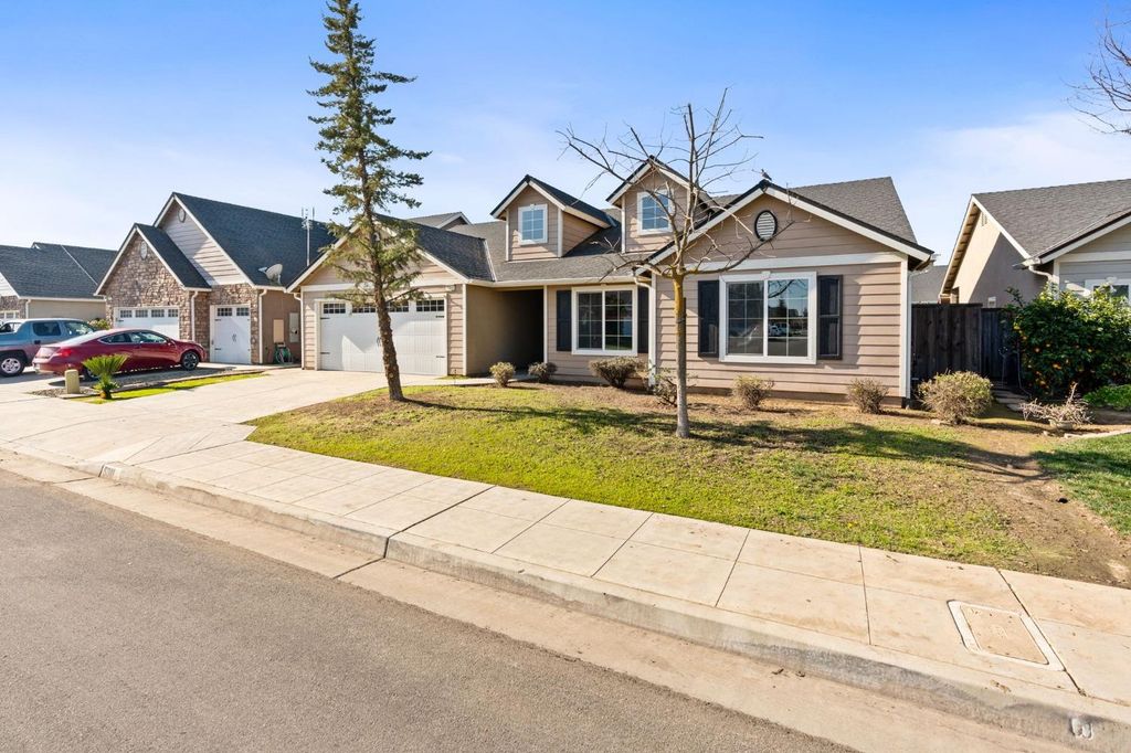 Image 3 of property listing at 5311 N Tisha Avenue, Fresno, CA 93723