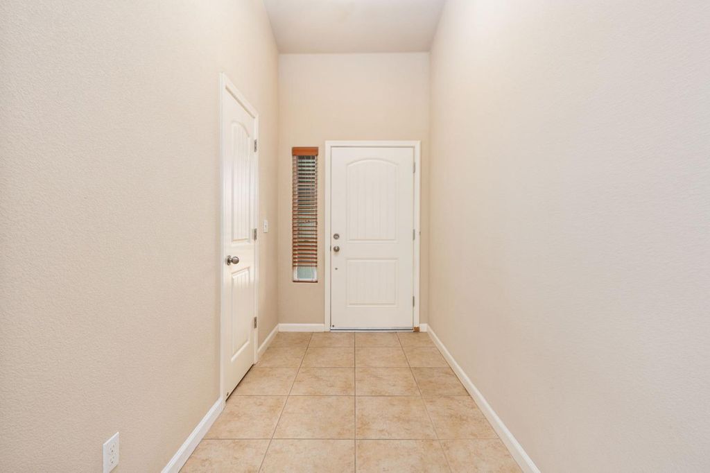 Image 4 of property listing at 5311 N Tisha Avenue, Fresno, CA 93723