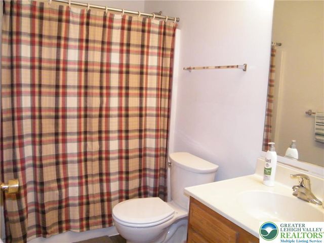 322 Surrey Place 322, Macungie Boro, PA 18062