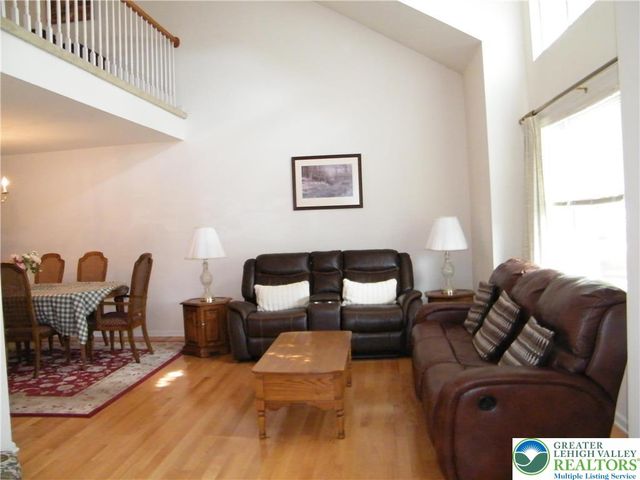 322 Surrey Place 322, Macungie Boro, PA 18062