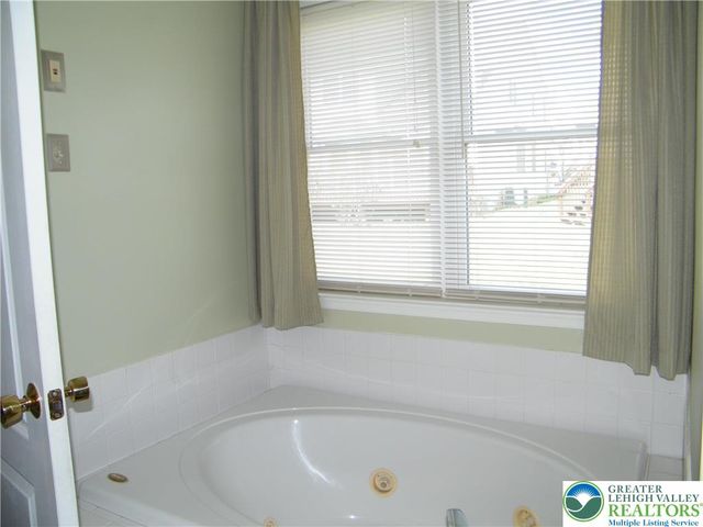 322 Surrey Place 322, Macungie Boro, PA 18062