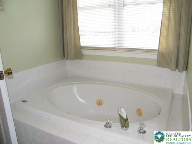 322 Surrey Place 322, Macungie Boro, PA 18062