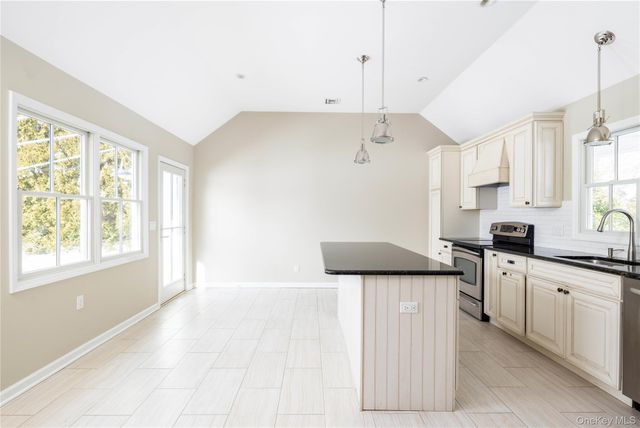 1400 Calves Neck Road, Southold, NY 11971