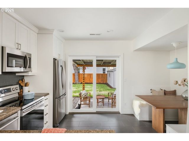 8345 Ne PACIFIC St, Portland, OR 97220