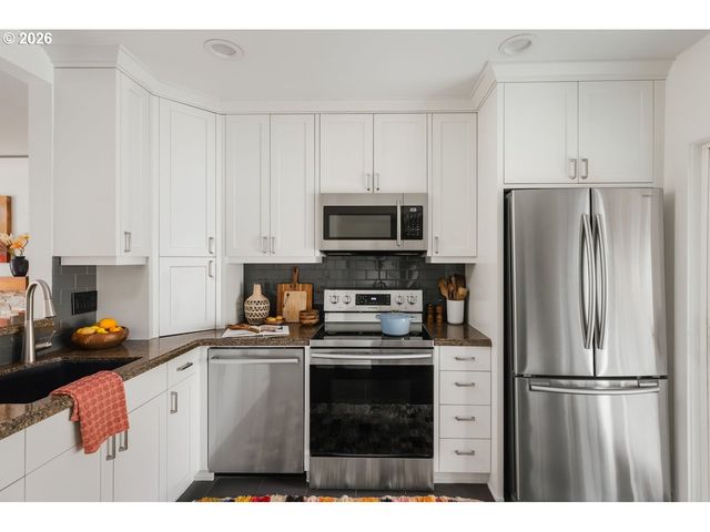 8345 Ne PACIFIC St, Portland, OR 97220