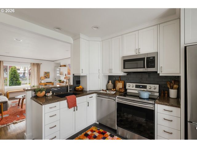 8345 Ne PACIFIC St, Portland, OR 97220