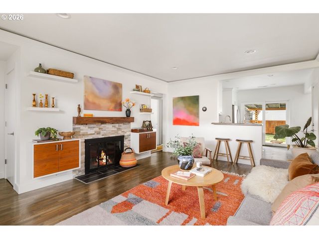 8345 Ne PACIFIC St, Portland, OR 97220