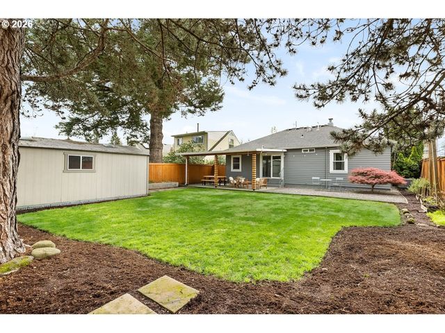 8345 Ne PACIFIC St, Portland, OR 97220