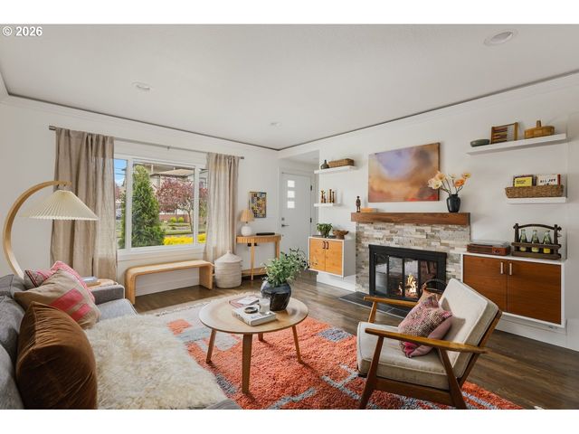 8345 Ne PACIFIC St, Portland, OR 97220