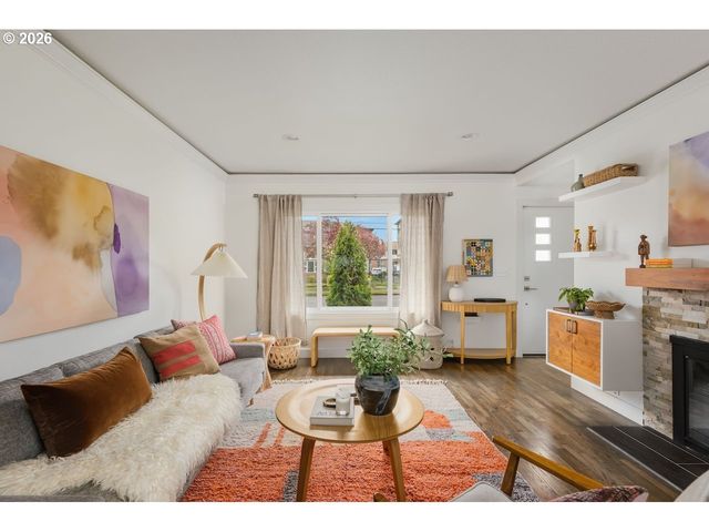 8345 Ne PACIFIC St, Portland, OR 97220