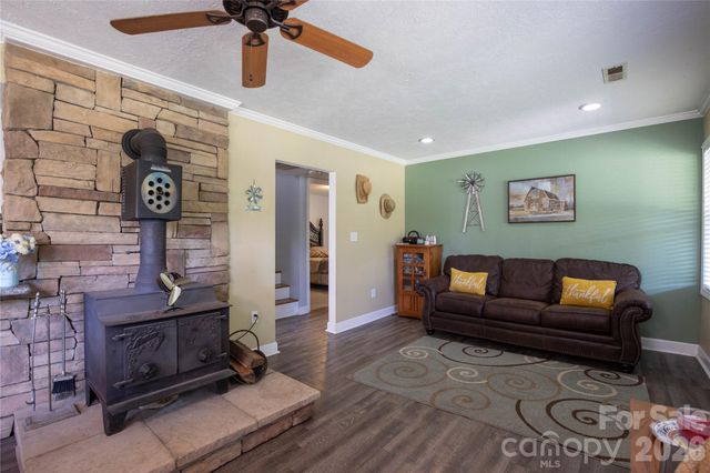 84 Sheets Farm Road, Bakersville, NC 28705