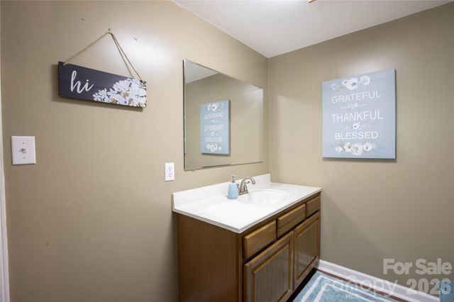 84 Sheets Farm Road, Bakersville, NC 28705
