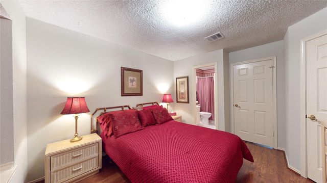 3011 Flower Field Lane, Pearland, TX 77584