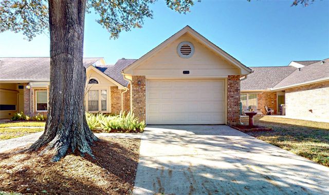 3011 Flower Field Lane, Pearland, TX 77584