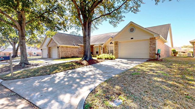 3011 Flower Field Lane, Pearland, TX 77584
