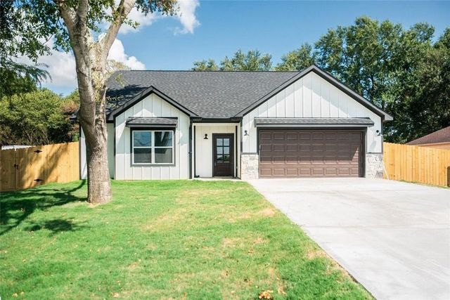 2414 Myrtle Street, Waller, TX 77484