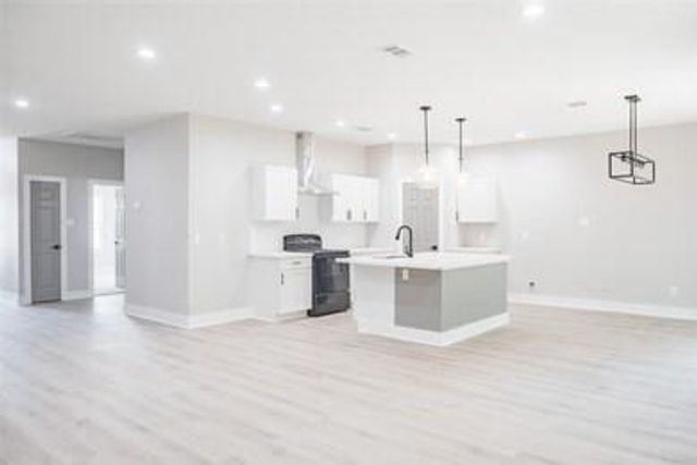2414 Myrtle Street, Waller, TX 77484