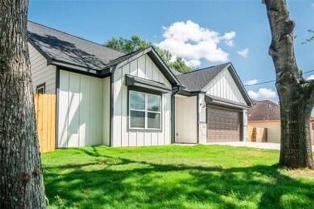 2414 Myrtle Street, Waller, TX 77484