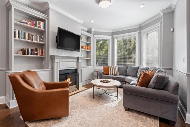 1134 W ADDISON Street, Chicago, IL 60613