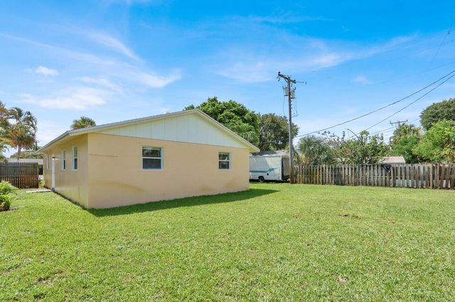 357 Garden Boulevard, Palm Beach Gardens, FL 33410