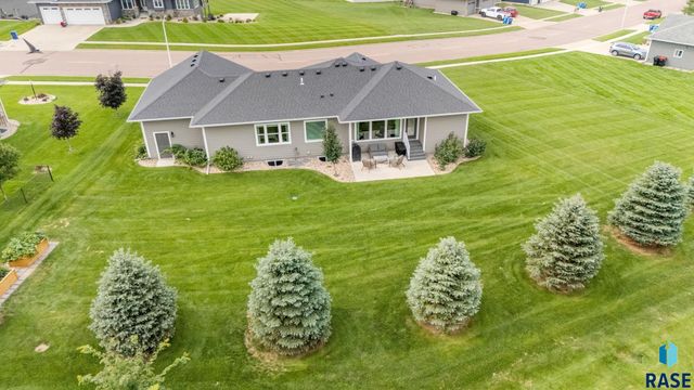 8400 E Willow Wood St Street, Sioux Falls, SD 57110